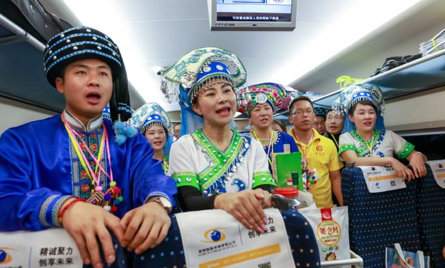 罗平高铁旅游