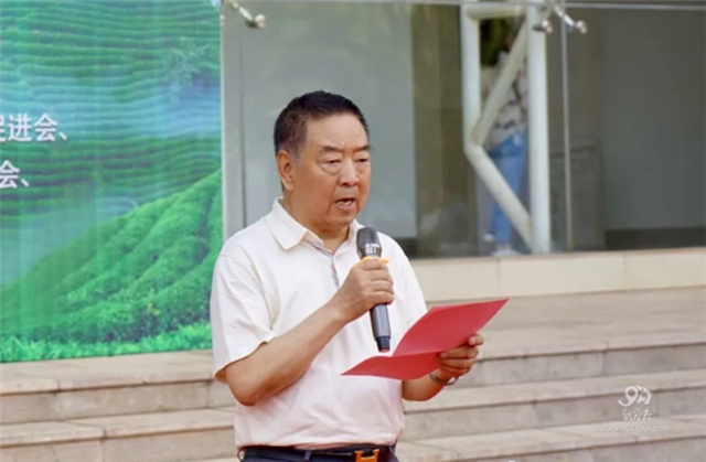 云南省茶叶流通协会书记邓家荣致辞