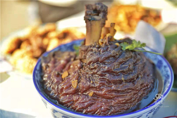 76桌美味,900余道特色菜肴,这里上演真正的美食大片《风味红河》