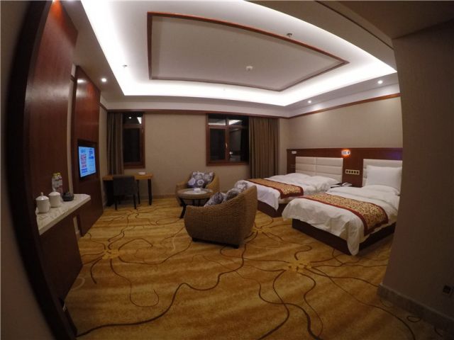 罗平
