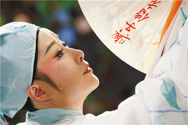 越剧名家茅威涛破圈收二次元徒弟梁祝化蝶飞入王者峡谷演绎经典