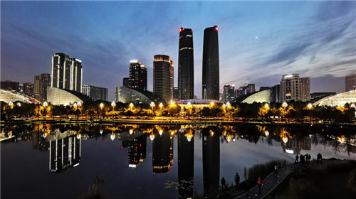 以手机摄影记录成都这座城市的烟火气与温度
