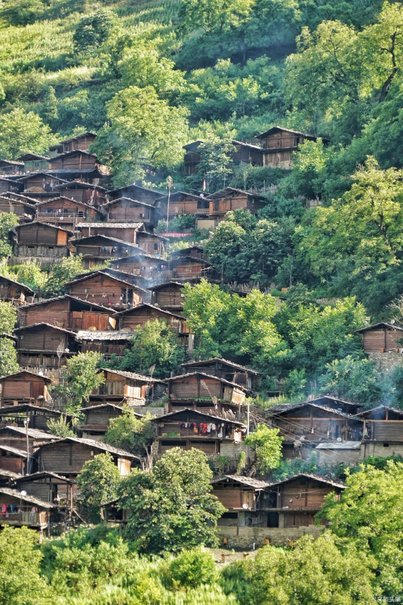 维西同乐村蜂巢般的古老山寨中有着蜜一样的幸福生活