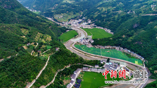 湖北郧西四好农村路铺就小康路