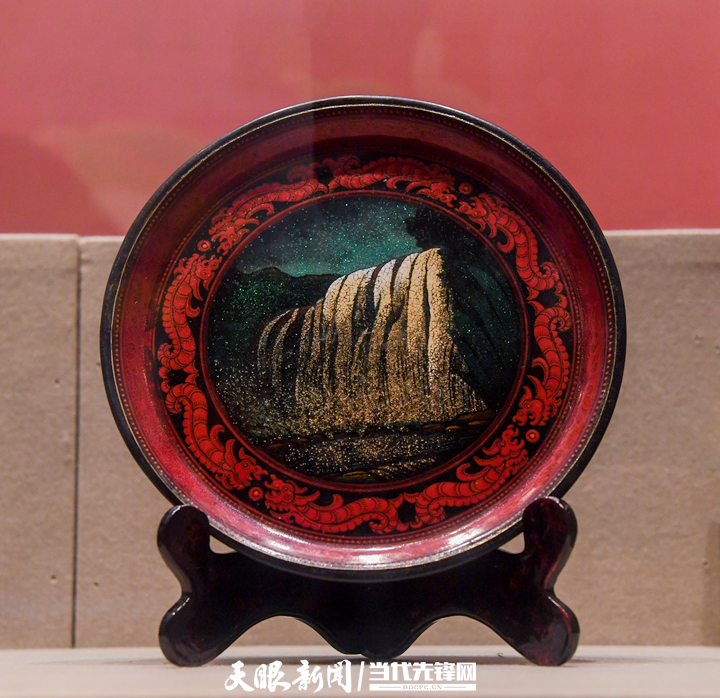 大方漆器(贵州日报天眼新闻记者 贾智 摄)彝族漆器具有做工精致,造型