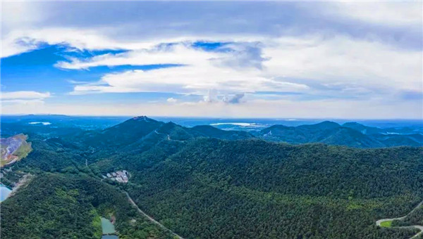 茅山美景b组的试乘官们则最终来到了茅山森林世界景区 总面积3500亩