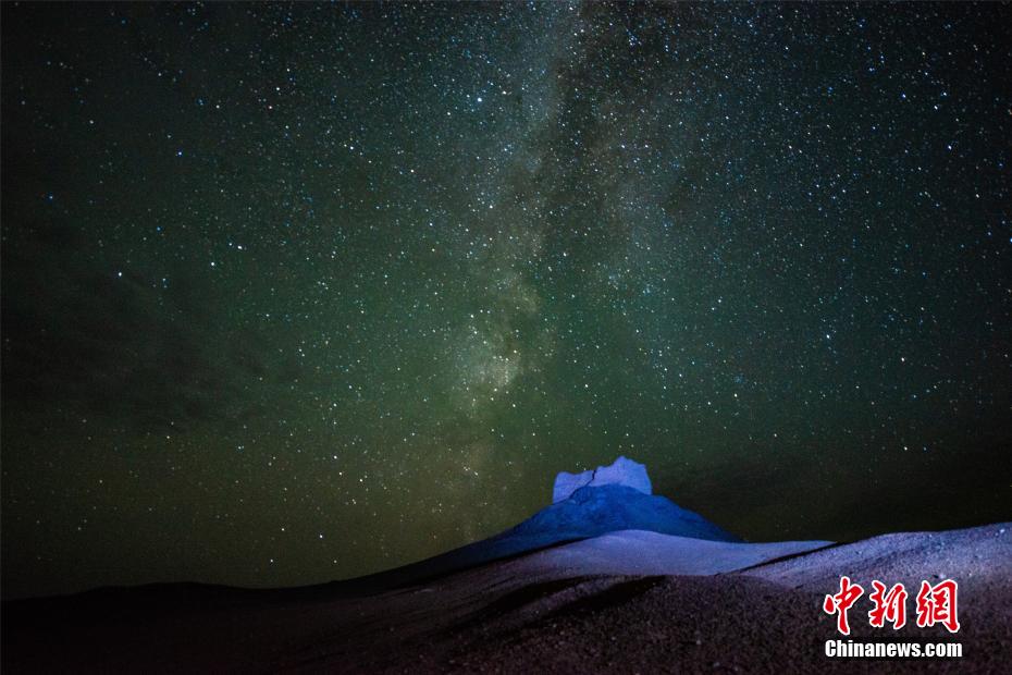 甘肃敦煌古阳关秋夜星汉灿烂