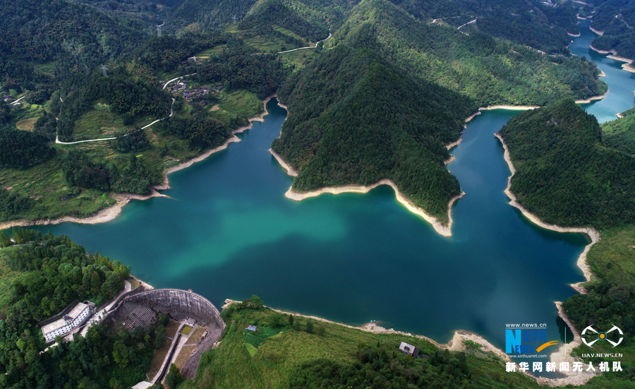 青山常在碧水常驻水库变身风景画
