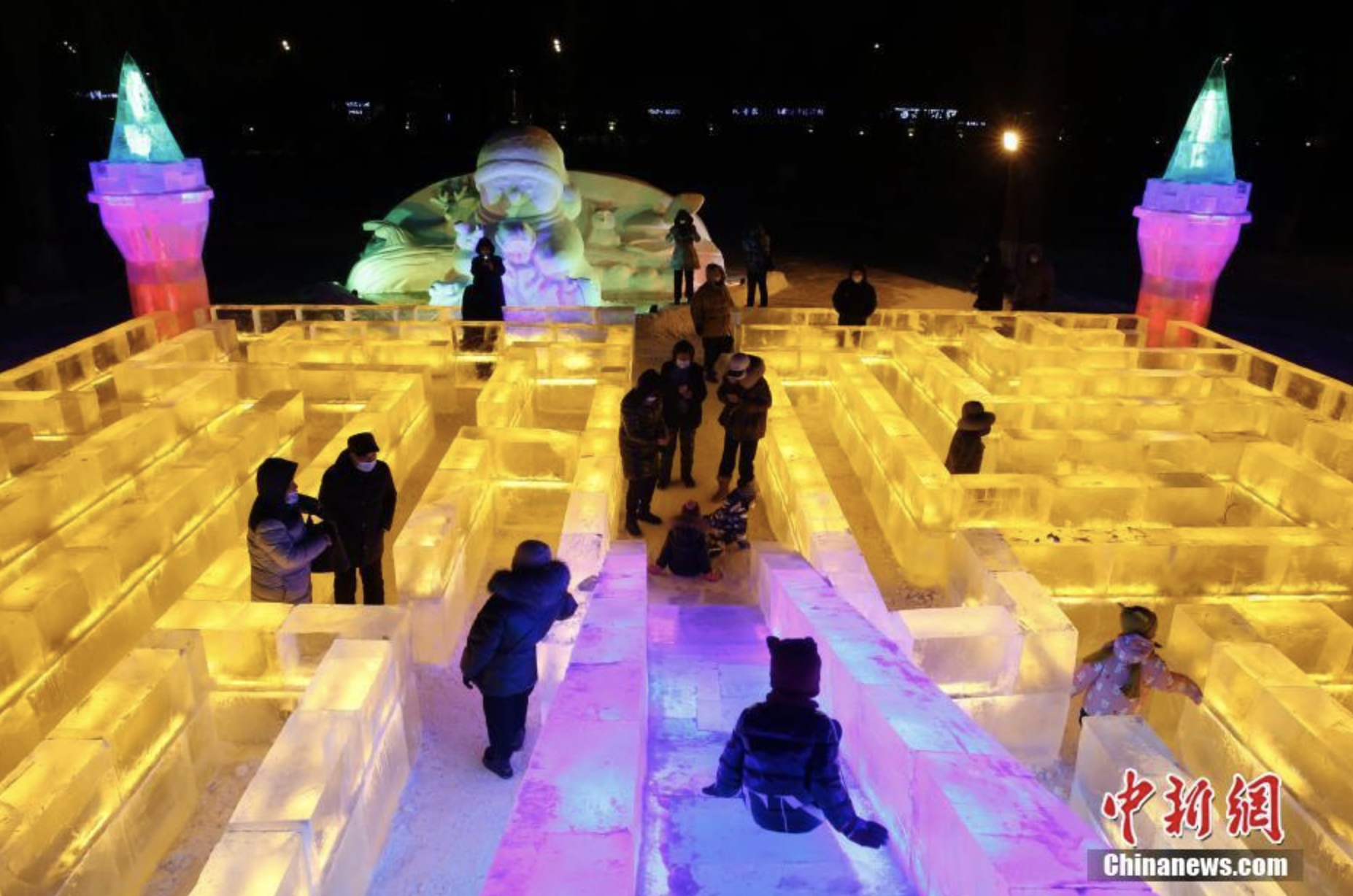 第48屆哈爾濱冰燈藝術游園會免票迎客