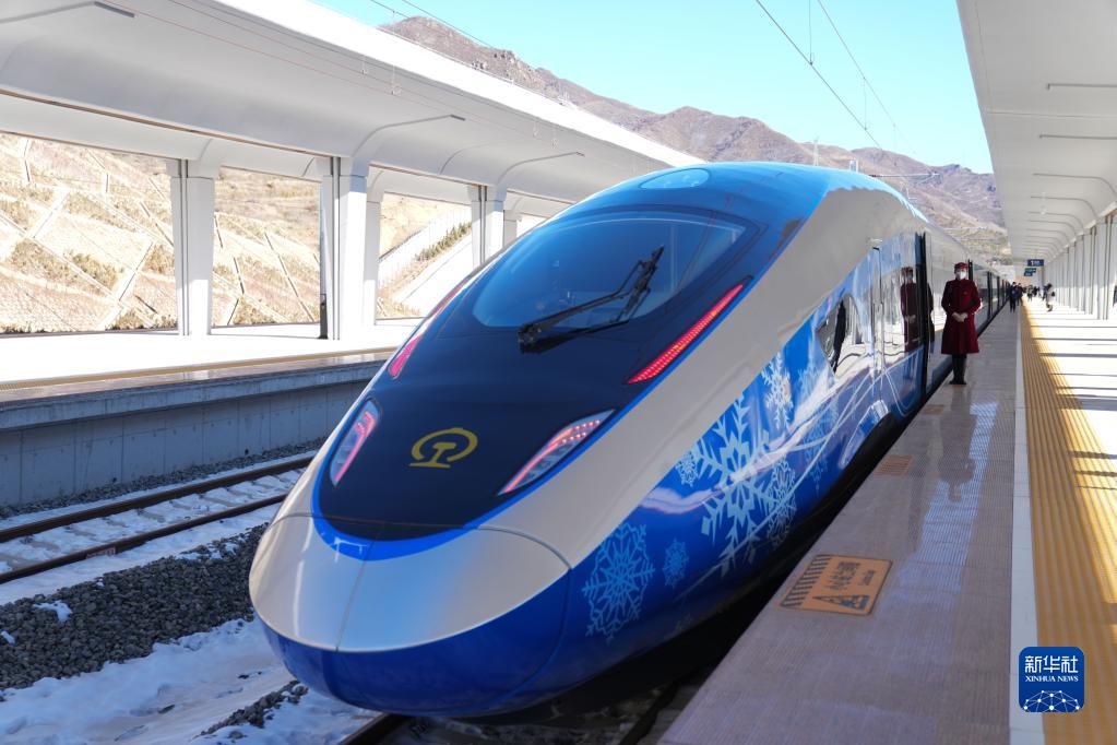 北京冬奧列車亮相京張高鐵