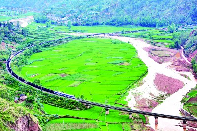 “慢火车”旅行:网页版传奇世界放慢脚步 感受“诗和远方”