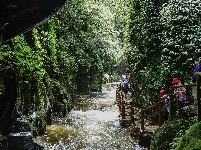 新平石门峡