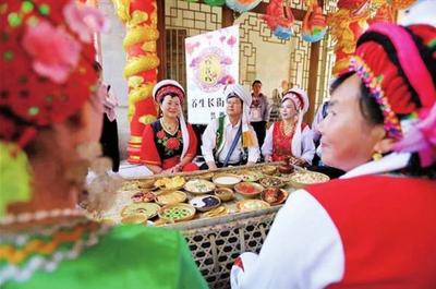 千年一街，一街千年！大理三月街上的特色美食，你最爱哪个？