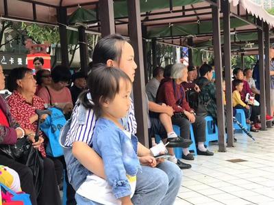 1.5万盘龙居民与传统戏曲亲密接触