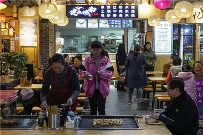 昆明人冬至有口福啦！一天卖1吨的建水城南米线落户正义坊