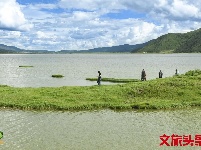 【就爱去香格里拉】一半海水一半草原  高原景色令人着迷