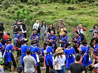 磨盘山上取火种  新平欢度火把节