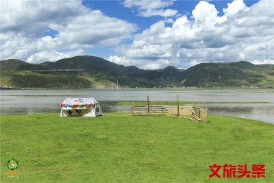 【就爱去香格里拉】一半海水一半草原  高原景色令人着迷