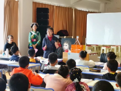 这个暑假，去丽江市文化馆公益美术班“涨姿势”
