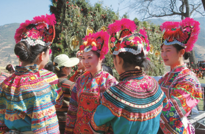 火把点亮丰富旅游资源 全球首发自驾十大线路 楚雄打通全域旅游内外循环
