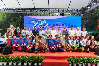 “和我到建水的街头走一走”  建水旅游推介会走进成都锦里