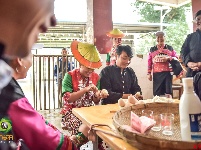 花腰傣婚俗：爱意装进秧箩饭