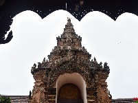 泰国南邦府菩叻南邦銮寺(Wat Phrathat Lampang Luang）