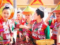 新平戛洒 花街尽奇珍
