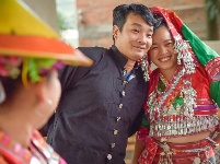 花腰傣婚俗：爱意装进秧箩饭