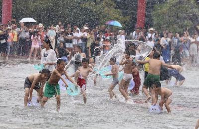 水与火交相辉映，这个暑假在云南民族村狂欢中释放激情
