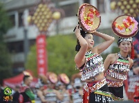 13000余人共享千桌万人磨盘宴