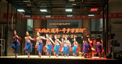 楚雄彝族左脚舞文化演艺公司“文化大篷车”开进德宏盈江