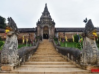 泰国南邦府菩叻南邦銮寺(Wat Phrathat Lampang Luang）