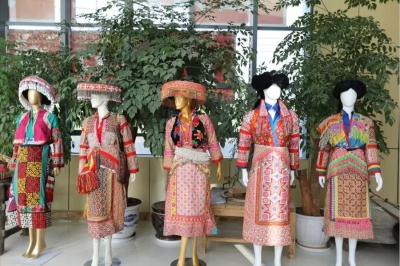展示民族独有魅力，临沧市举办少数民族服饰展
