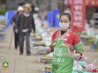 13000余人共享千桌万人磨盘宴