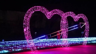 普者黑景区灯光烟花秀来袭   3000万盏灯点亮丘北不夜城