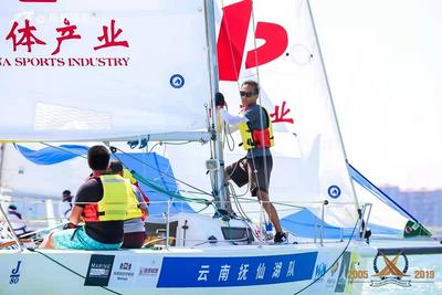 获得社会组第一名，云南玉溪抚仙湖队“燃情”厦门中国俱乐部杯帆船挑战赛
