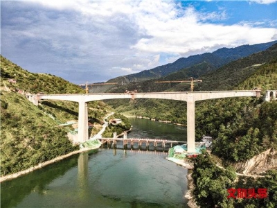 高地震烈度区世界最大跨度铁路双线桥——大临铁路澜沧江双线大桥顺利合龙