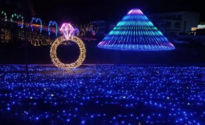普者黑景区灯光烟花秀来袭   3000万盏灯点亮丘北不夜城
