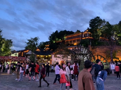 丽江中秋小长假接待游客36.39万人次  旅游人次及收入双增长
