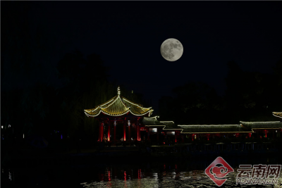爆燃！中秋夜5万人夜游大观楼、世博园 观灯海赏美月
