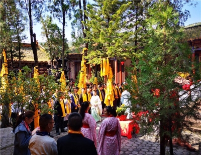 大姚石羊古镇千人祭孔追忆先贤，古风朴朴尽显文雅