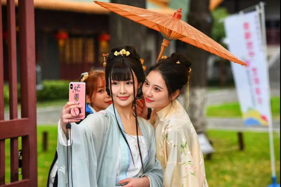 放河灯、古装游、中秋晚会…彝人古镇超多活动，承包你的中秋小长假！