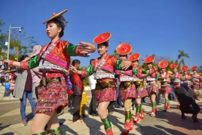 “花腰霓裳”闪亮，国庆带上相机跟我去新平！