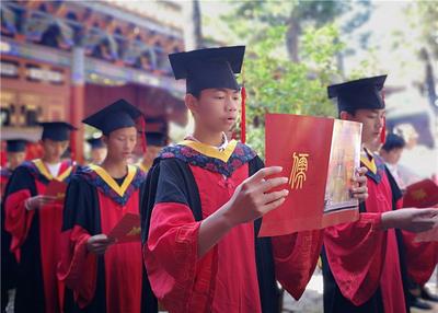 大姚石羊古镇千人祭孔追忆先贤，古风朴朴尽显文雅