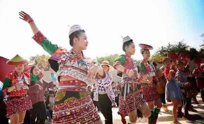 国庆临近，新平花腰傣赛装比美的“服饰文化节”如约而至！