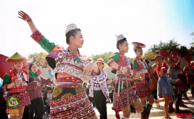 “花腰霓裳”服饰靓装大赛今年来了新面孔！国庆黄金周不去新平饱眼福就亏大了！