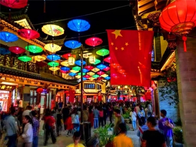 人气火爆！活动精彩！国庆前三日，彝人古镇接待游客26万余人次
