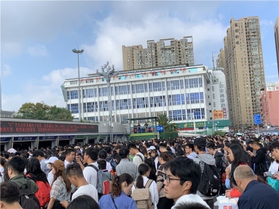 云南铁路迎来返程客流最高峰  运能创历史新高