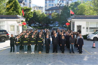 丽江市文旅局认真组织收看中华人民共和国成立70周年庆祝大会
